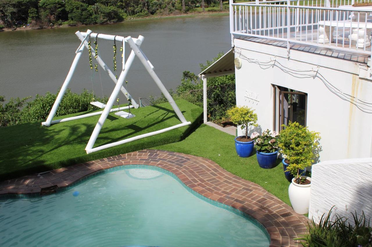 Blue'S Guest House - East London Bonza Bay Exterior photo