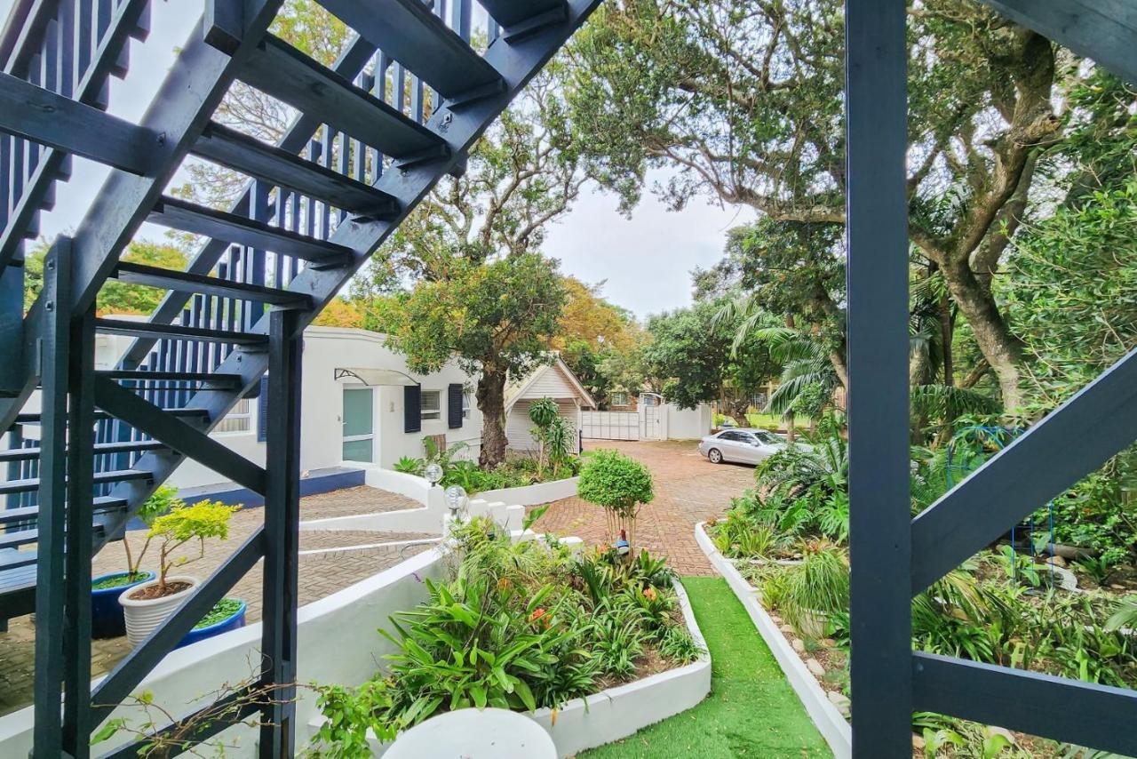 Blue'S Guest House - East London Bonza Bay Exterior photo