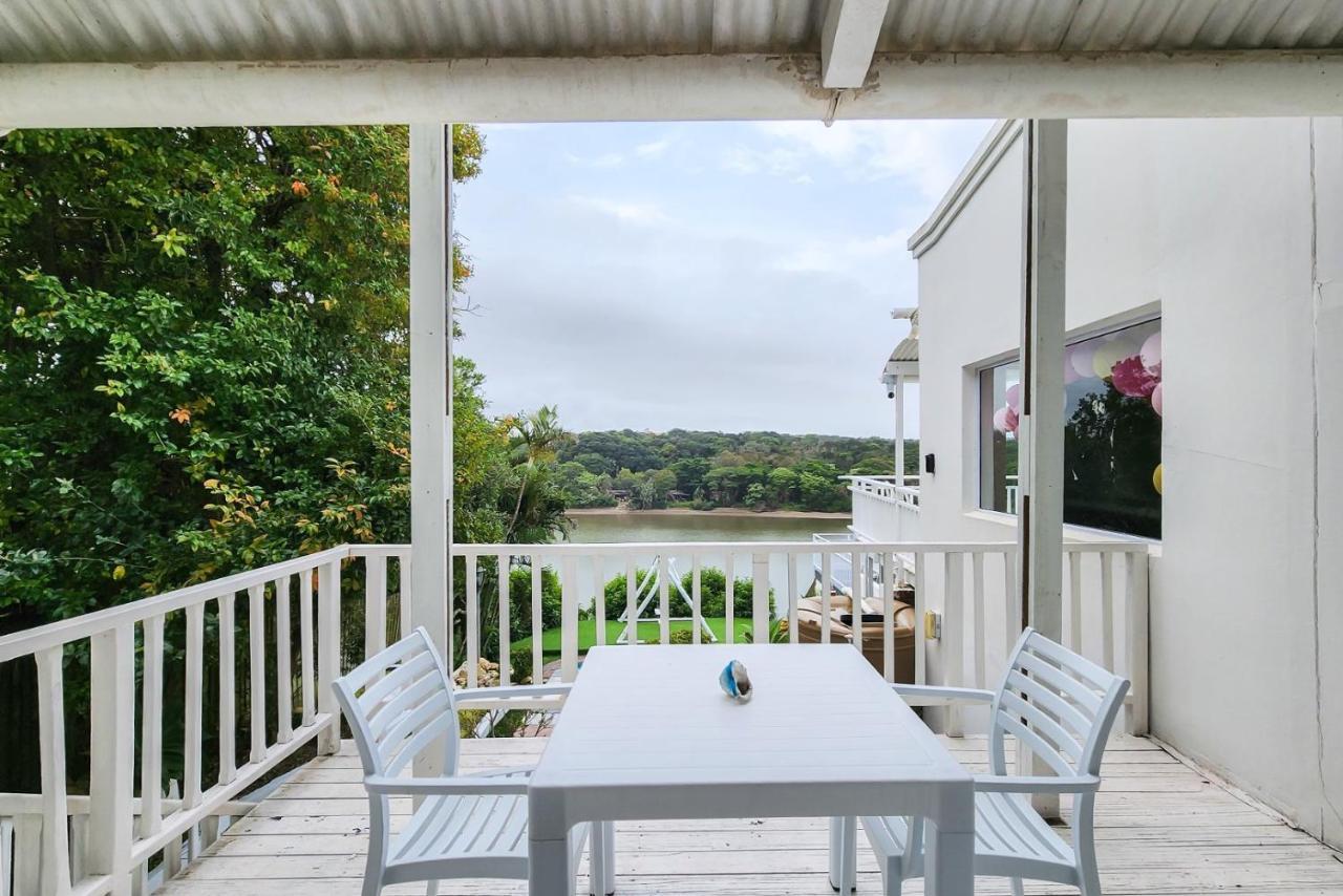 Blue'S Guest House - East London Bonza Bay Exterior photo