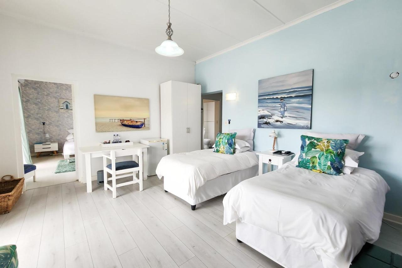 Blue'S Guest House - East London Bonza Bay Exterior photo