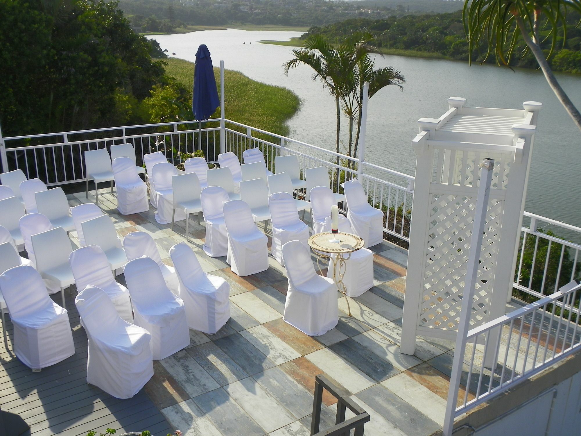 Blue'S Guest House - East London Bonza Bay Exterior photo
