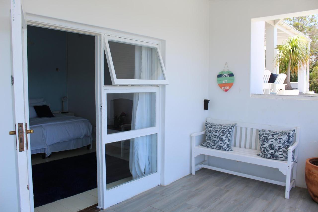 Blue'S Guest House - East London Bonza Bay Exterior photo